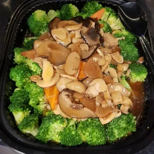 三菇西兰花 Broccoli w/ Assorted Mushroom
