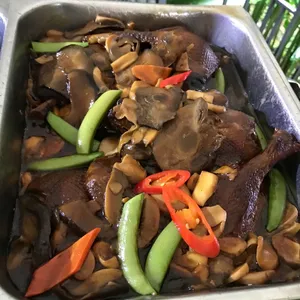 香菇烩扒鸭 Braised Duck w/ Mushroom