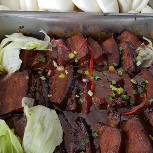 扣肉包 Chinese Bun w/ Stewed Pork