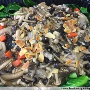 Braised Green Vegetable with Mixed Mushroom 什菇扒时蔬