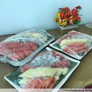 Assorted Fresh Fruit Platter *