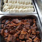扣肉馒头 Braise Pork w/ Bun