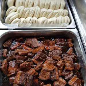 扣肉馒头 Braise Pork w/ Bun