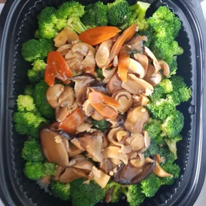 香菇西兰花 Sauteed Broccoli w/ Mushroom