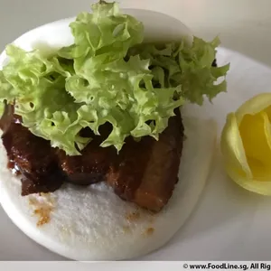 Braised Pork w/ Bun • 扣肉包(Chef's Recommended)