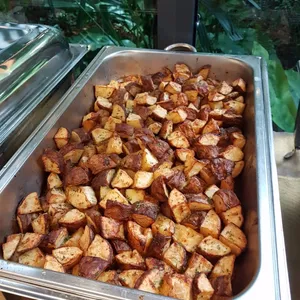 Oven Roasted Potatoes with Herbs *