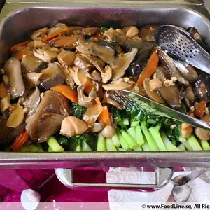 鲍贝芥兰 Kailan w/ Sea Clam
