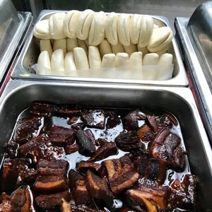 扣肉馒头 Braise Pork w/ Bun