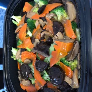 Broccoli w/ Mushroom •香菇兰花 (Chef's Recommendation)