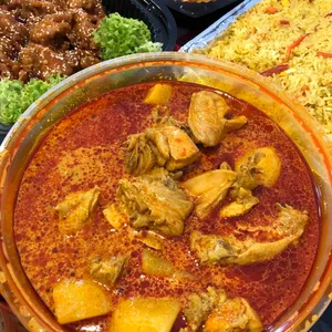 Curry Chicken •咖哩鸡肉 (Chef's Recommendation)