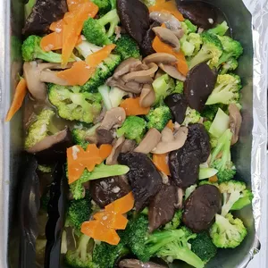 Broccoli w/ Mushroom • 双菇兰花(Chef's Recommended)