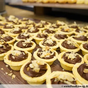 Assorted French Pastries (V)<i>chocolate éclair, cream puff, cheesecake</i>