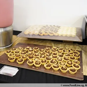 Assorted French Pastries (V)<i>chocolate éclair, cream puff, cheesecake</i>
