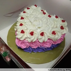 1x Rosette Love @$38.9 (Size : 7 Inch (7-10 pax)) (Flavours : Blackforest) (Eggless : No) (Big Candles : 1) (Small Candles : 1)