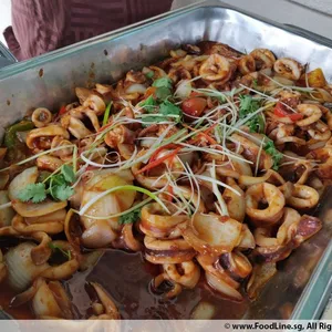 Sautéed squid in sambal dressing 招牌叁芭苏东
