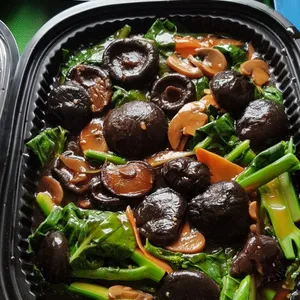 香菇芥兰 Kailan w/Mushrooms
