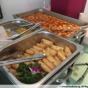 Vegetarian Spring Roll w/ Sweet Sauce 黄金蔬菜春卷
