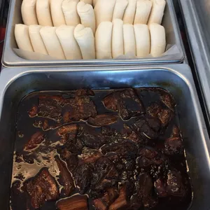 扣肉馒头 Braise Pork w/ Bun