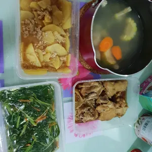 Meal Container: Microwavable container (2pax & above)