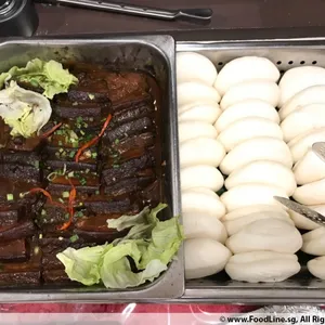 扣肉包 Chinese Bun w/ Stewed Pork