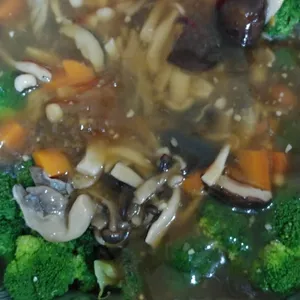 Braised Green Vegetable with Mixed Mushroom 什菇扒时蔬