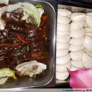 扣肉包 Chinese Bun w/ Stewed Pork