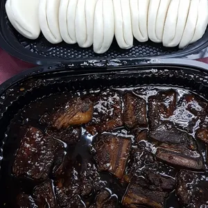 扣肉馒头 Braise Pork w/ Bun
