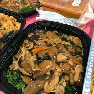 鲍鱼菇菠菜 Spinach w/ Abalone Mushroom