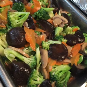 Broccoli w/ Mushroom • 双菇兰花(Chef's Recommended)