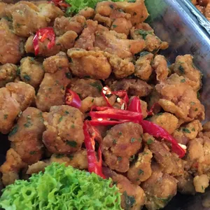 Salted Egg Chicken • 咸蛋鸡(Chef's Recommended)