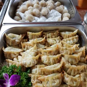 Steamed Mini Crystal Dumpling w/ Sweet Sauce 蒸水晶包