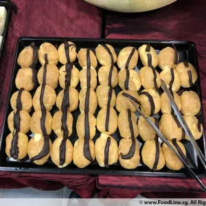 Mini Chocolate Éclair