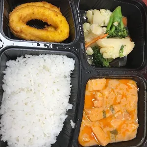 Butter Chicken with Mixed Fried Vegetables and Seafood Ring