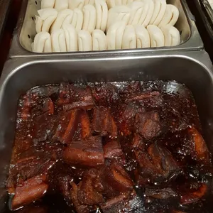 扣肉馒头 Braise Pork w/ Bun