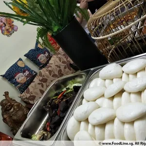 Yeh’s homemade bun with stewed meat 夜招牌扣肉包
