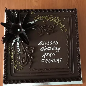 1x Signature Choc Etoile @$32 (Weight: 1.5 kg) (Qty of Big Candles: 1) (Qty of Small Candles: 0)