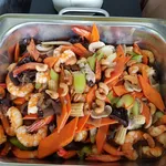 Prawn balls tossed in cashew nuts 腰果虾球
