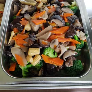 Longevity bailing mushroom with vegetables 百灵菇菜花
