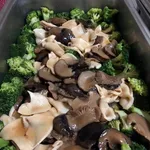 Braised Xiang Bao & Mushroom with Green 香鲍冬菇时蔬