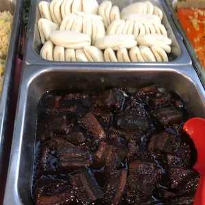 扣肉馒头 Braise Pork w/ Bun