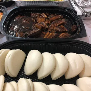 扣肉馒头 Braise Pork w/ Bun