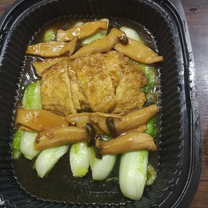 Baby Cabbage with King Mushroom & Bean Sheet 鲜鲍菇豆根娃娃菜