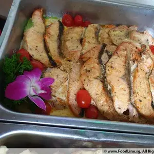 Pan Seared Norwegian Salmon with Hollandaise Sauce