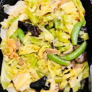 Cabbage w/ Assorted Mushroom 香炒素根包菜
