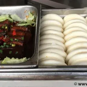 扣肉包 Chinese Bun w/ Stewed Pork