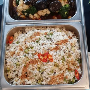 Black Olive Fried Rice (V) <i>with spring onion and garlic</i>