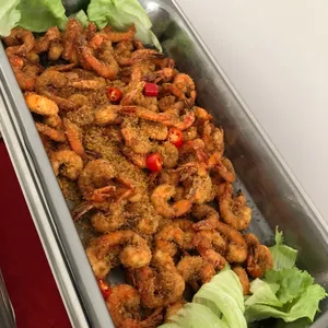Oatmeal honey prawn 麦片蜜汁虾