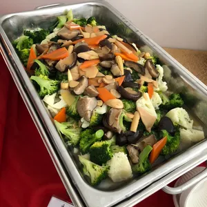 Longevity bailing mushroom with vegetables 百灵菇菜花