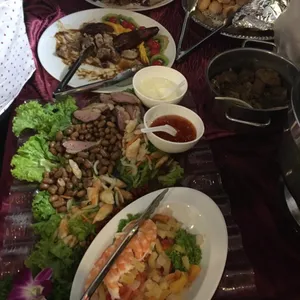 <i>Salad Prawn with Mixed Fruits, Marinated Pacific Clam, Smoked Black Pepper Slice Duck, Mini Octopus</i>