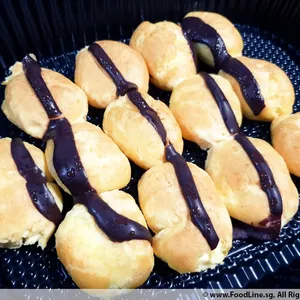 Mini Chocolate Éclair